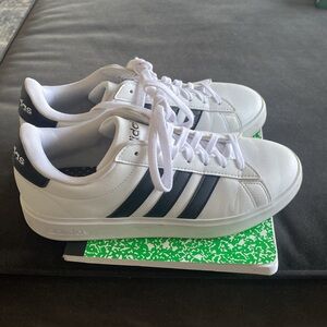 Women’s Adidas Court 2.0 sneaker - womens Size 8